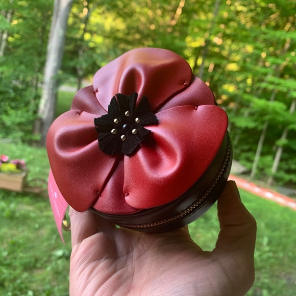 SOLD/Authentic Kate Spade OohLa-La Flower coin/Key - Picture 7 of 14